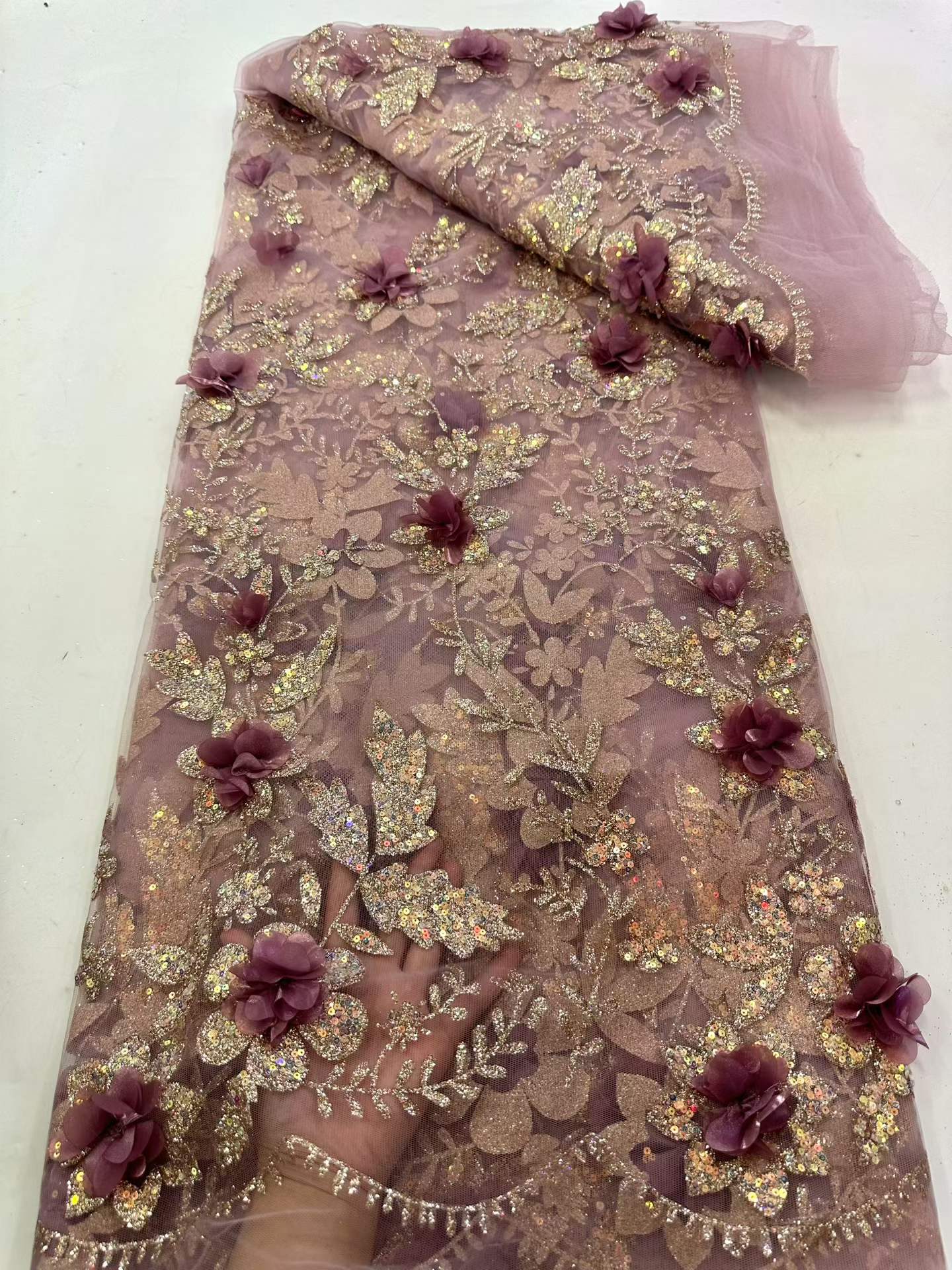 Африканское кружево с вышивкой – обзор и цена Glitter Tablecloth